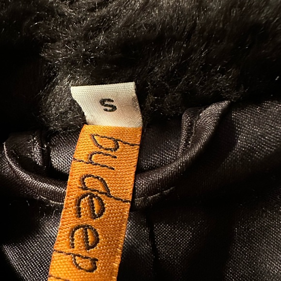 Faux fur brown jacket. Super stylish. Waist length. - Picture 5 of 6